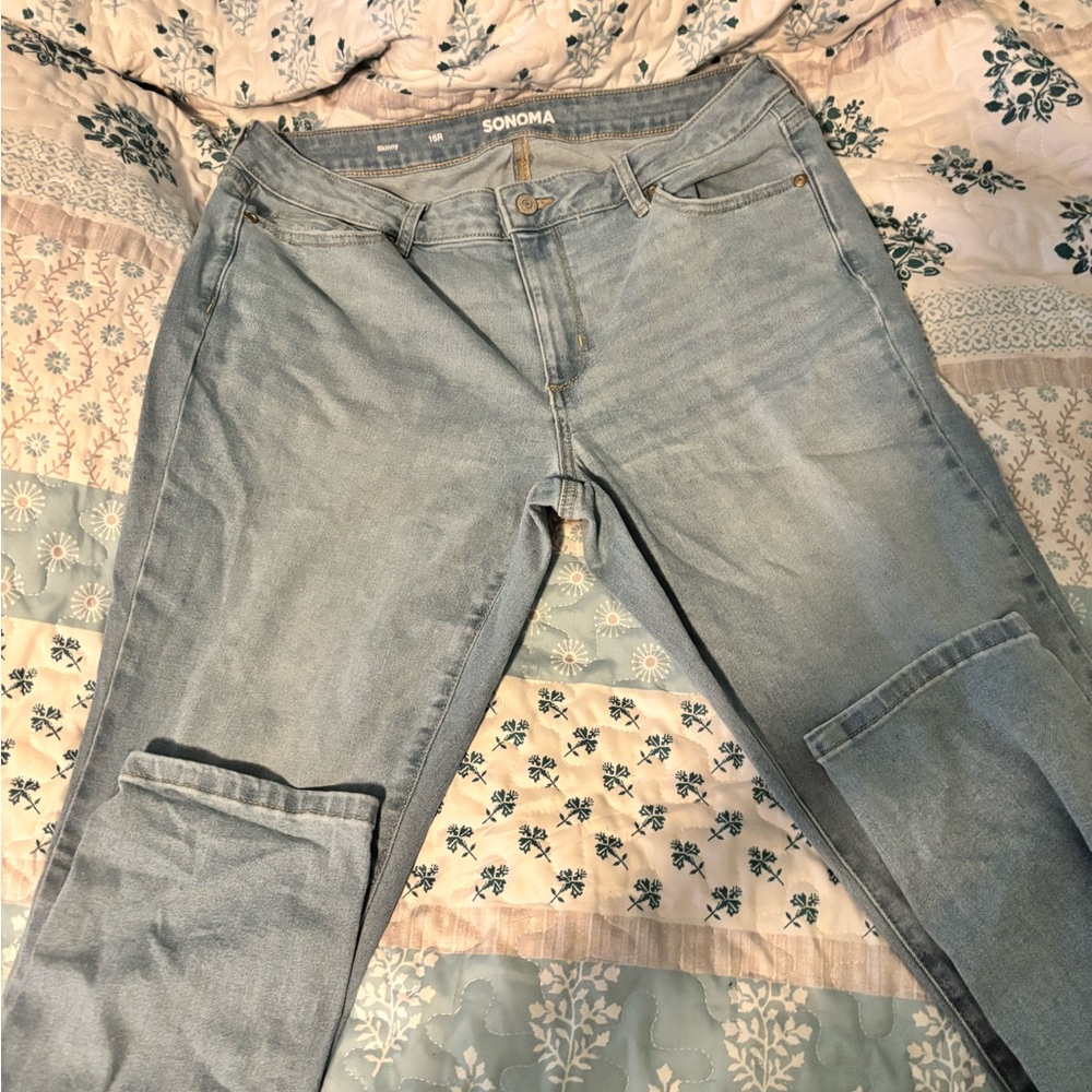 Sonoma Blue Straight Leg Jeans with Classic Style
